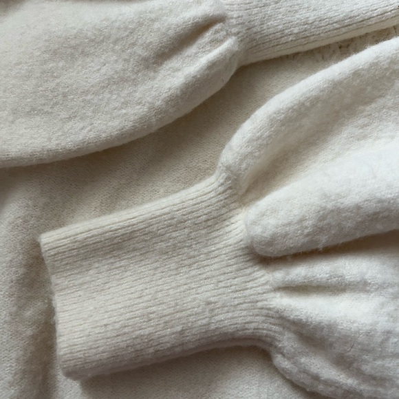 Anthropologie Women’s Ivory Wool Off-Shoulder Ruffle-Edge Sweater Size M - Picture 14 of 16